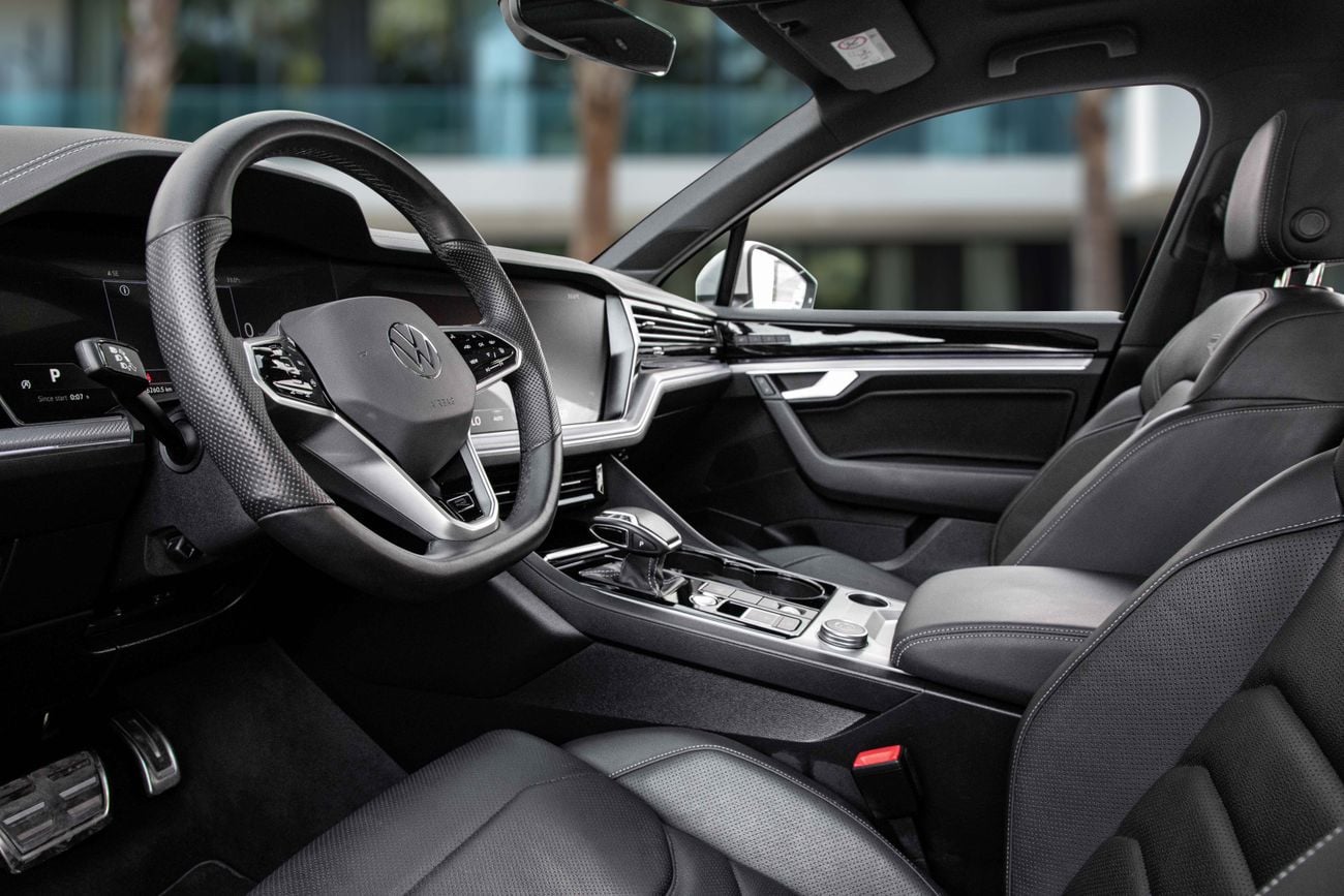 فولكس واجن طوارق Touareg R-Line | 3,134 P.M | 0% Downpayment | ONE OWNER!