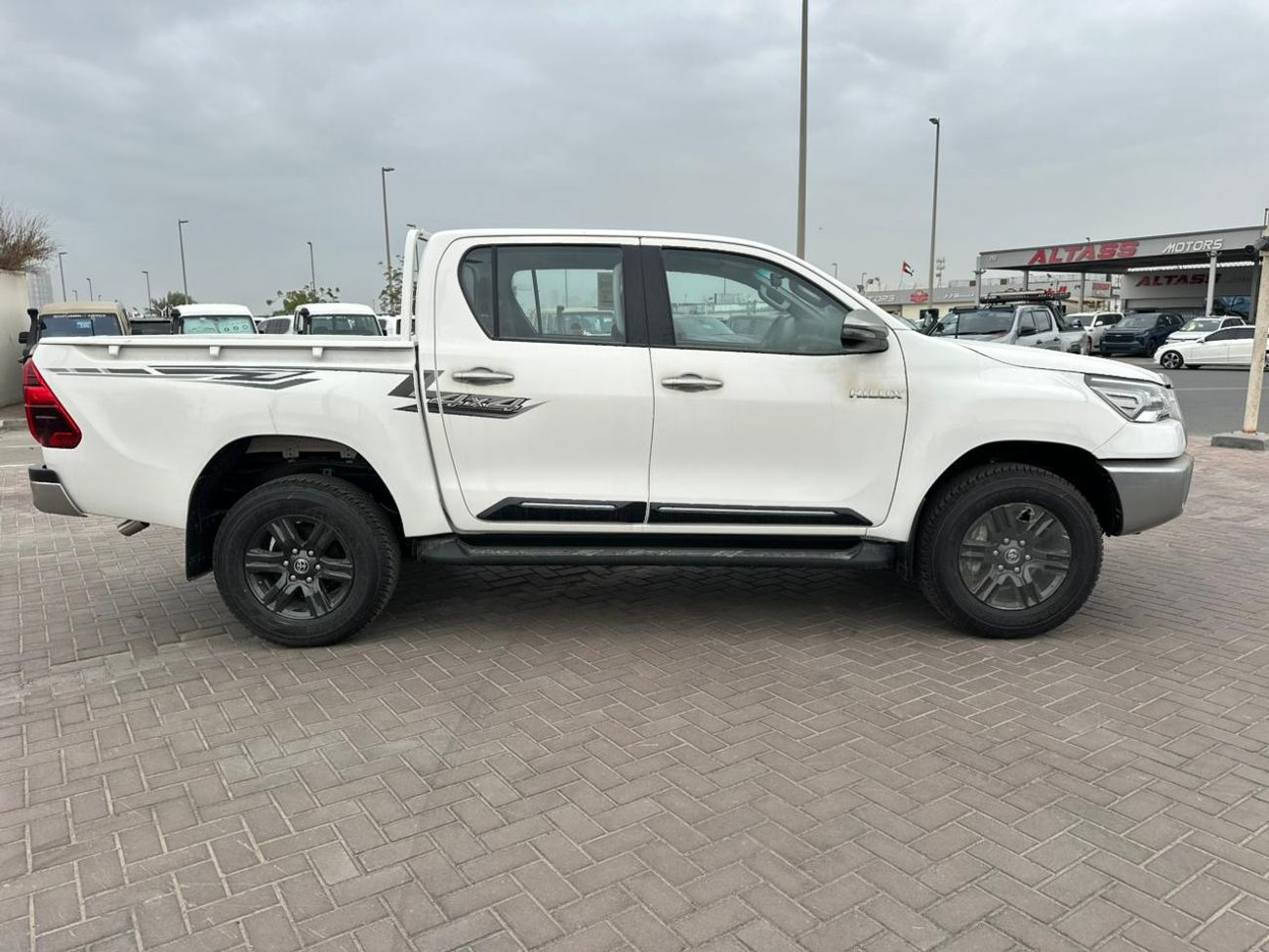 Toyota Hilux SR 2.7L