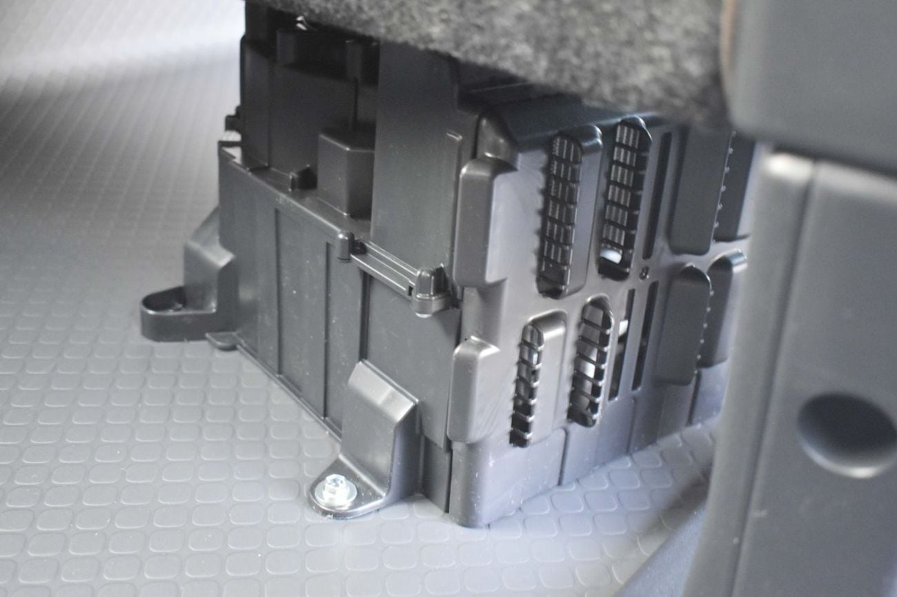 تويوتا كوستر 2.7L MANAUAL PETROL 20 SEATS SHORT WHEEL BASE