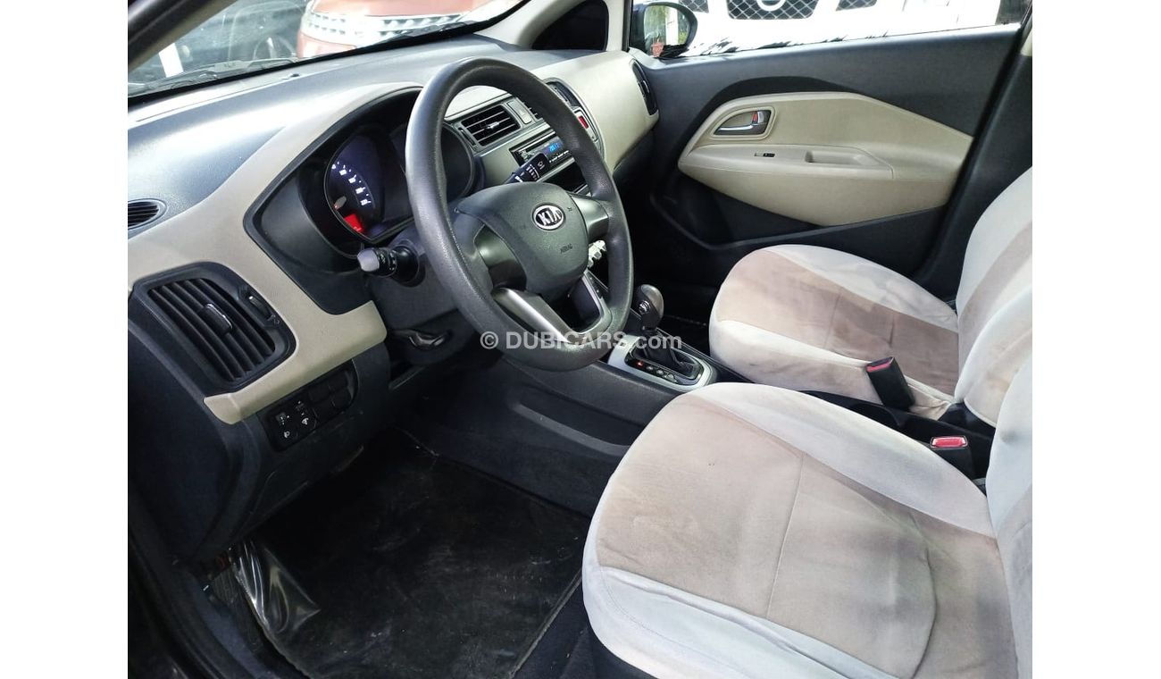Kia Rio Gulf model 2013, black color, without accidents, wheels in excellent condition, you do not need any