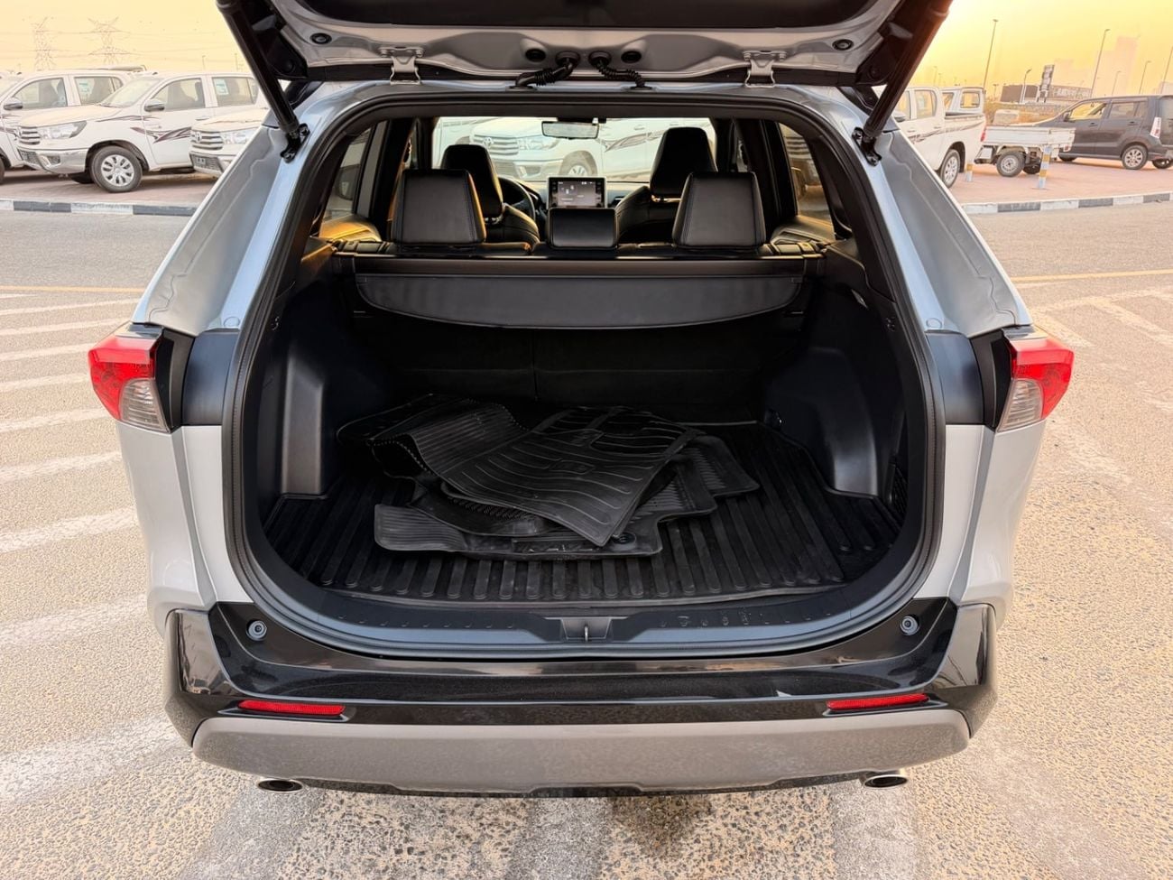 تويوتا راف ٤ LTD HEV تويوتا RAV4 XSE هايبرد 2021، دفع رباعي، كاملة المواصفات، مستوردة من الولايات المتحدة الأمريكية