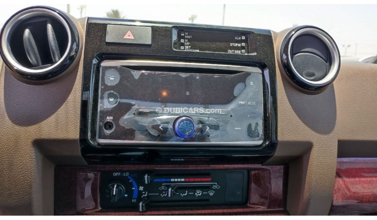 Toyota Land Cruiser Pick Up Toyota Land Cruiser Pick Up Single Cabin M/T 4.5L V8 Diesel 4X4 White color
