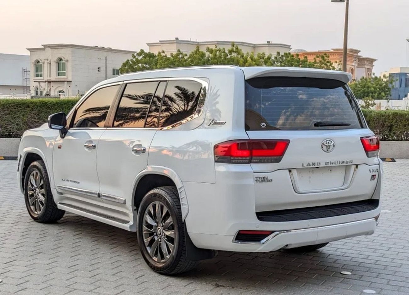 Toyota Land Cruiser 2015 FACELIFTED 2025 WITH INTERIOR AND EXTERIOR V8 FULL OPTION IN EXCELLENT CONDITION