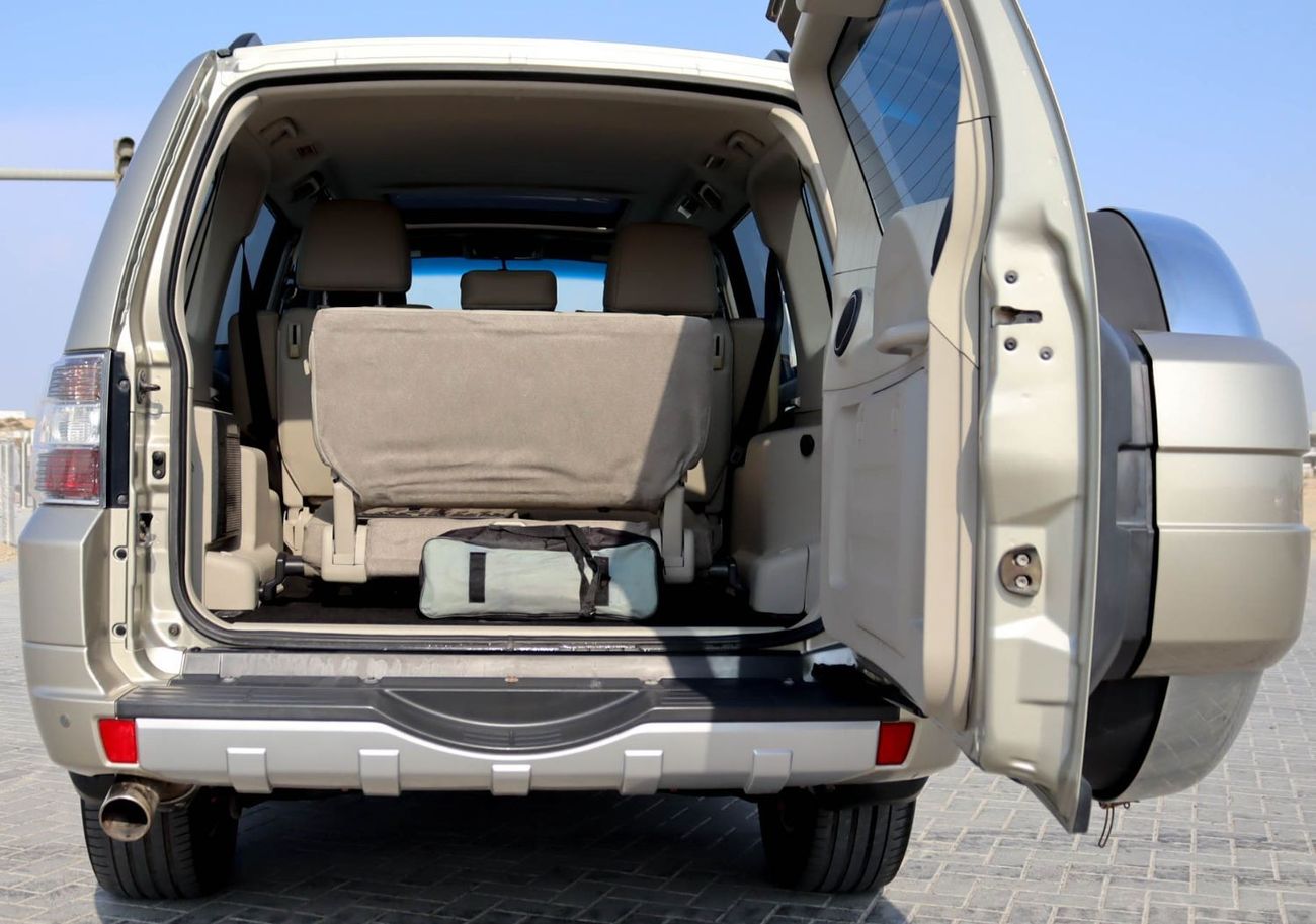 ميتسوبيشي باجيرو GLS 3.8L Mitsubishi Pajero 2014 3.8L full option v6 GCC accident-free in excellent condition