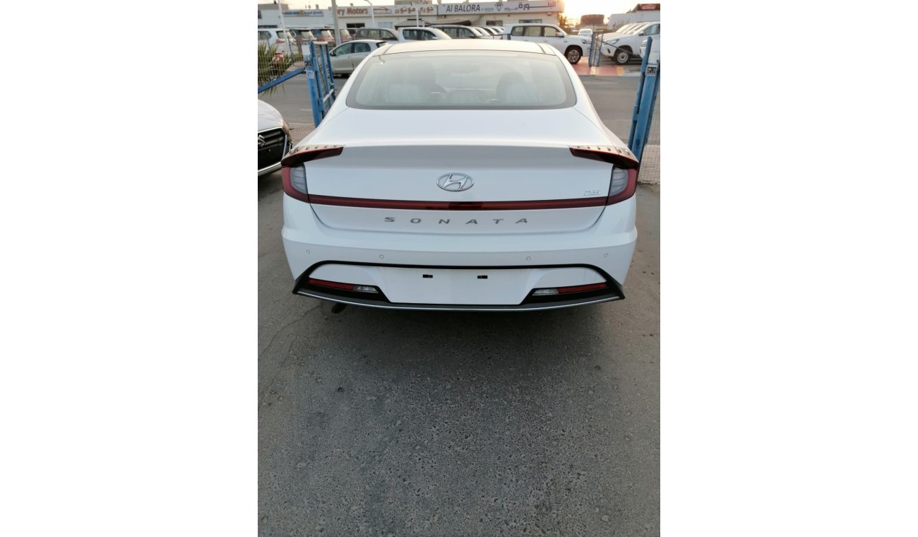 هيونداي سوناتا 2.5 L , Mid option , panoramic roof , Electric gear