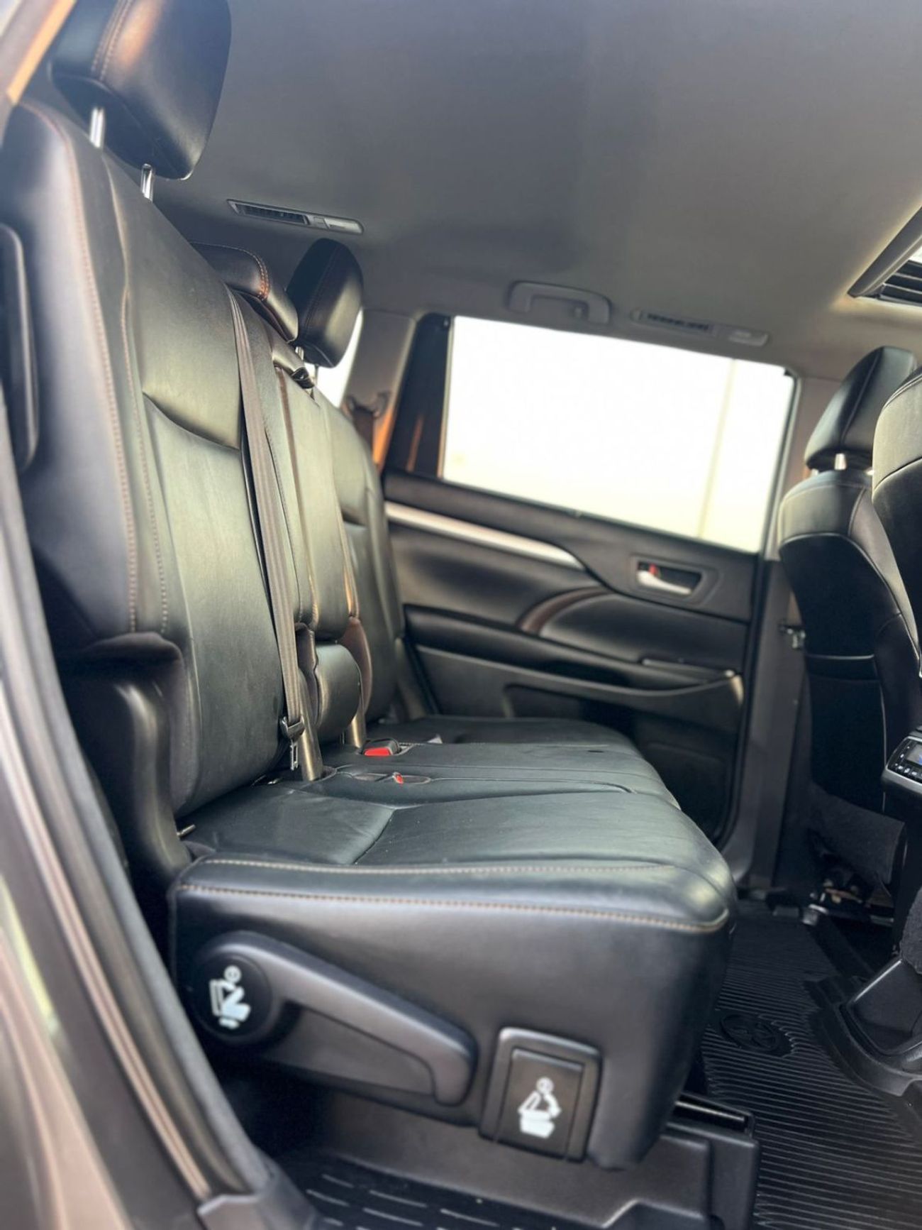 Toyota Highlander 2017 Toyota Highlander Hybrid XLE Full option -3.5L-V6-AWD 4x4 - Rear CAM-Sunroof-Leather seat