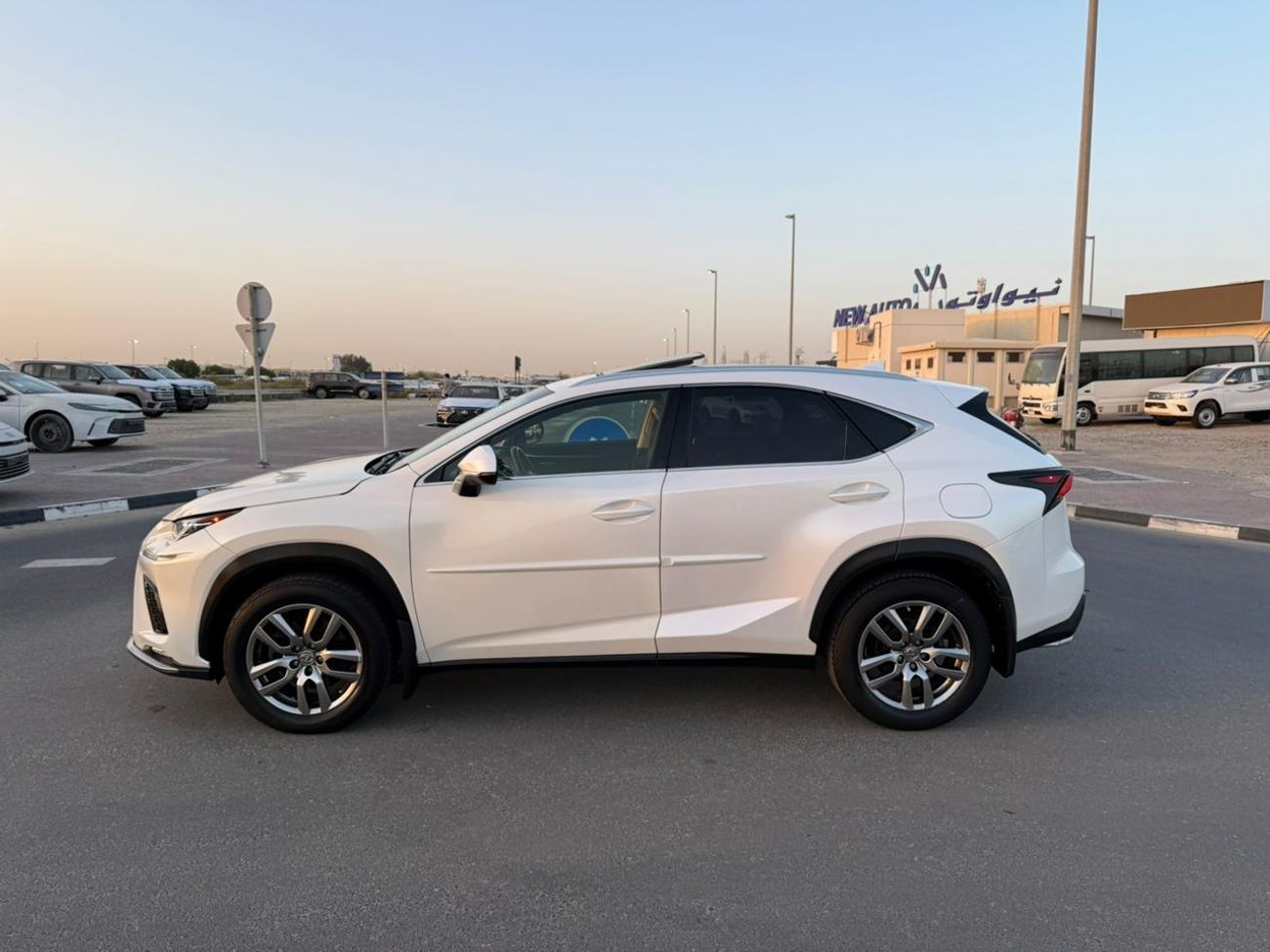 لكزس NX200t LEXUS NX200 TURBO Premier 2.0L FULL OPTION | UAE PASS