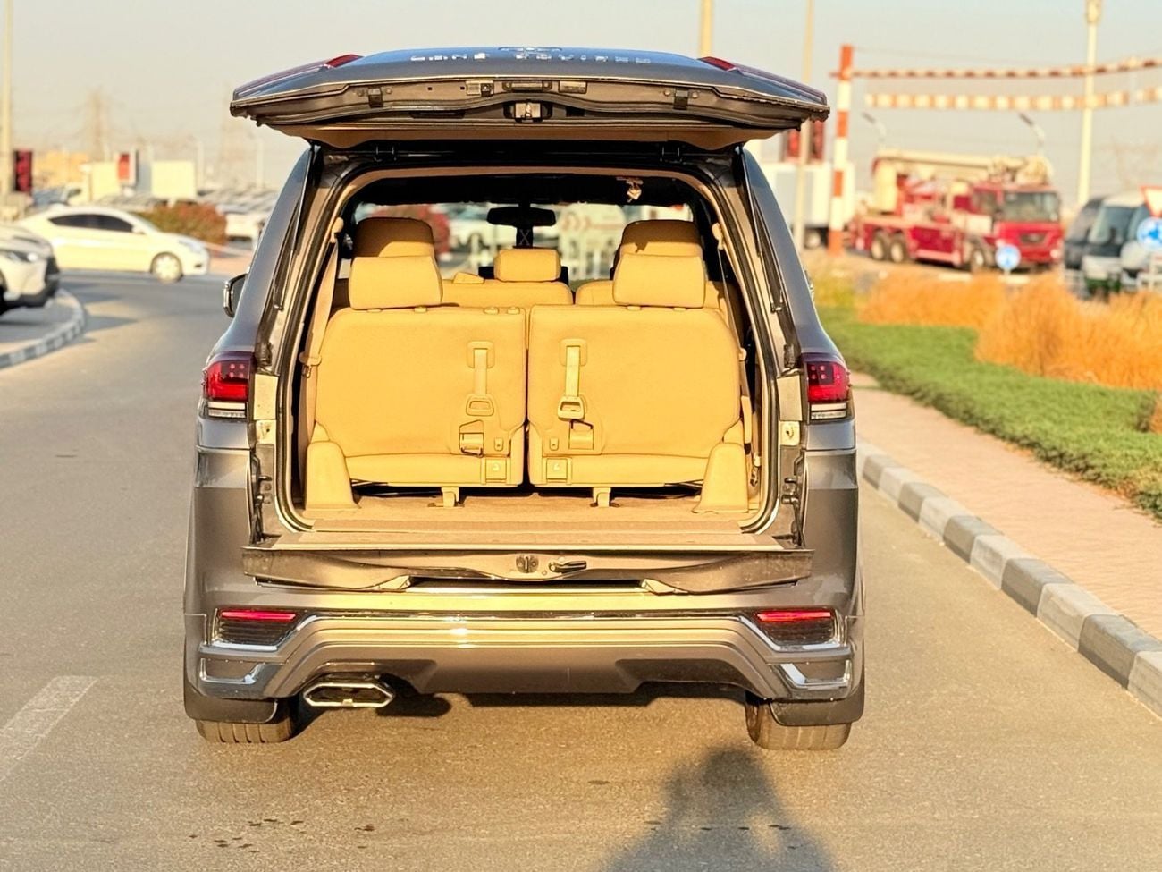 Toyota Land Cruiser GXR+ 4.0L Toyota landcuriser  Years 2019 GXR V6  4.0L facelifted interior and exterior 2025 Years fu