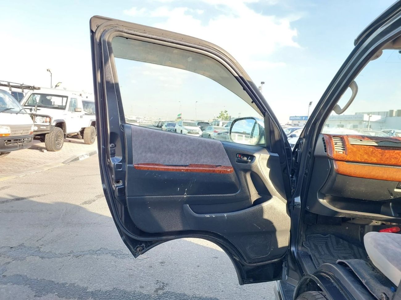 Toyota Hiace TOYOTA HIACE VAN RHD 2005 MODEL 2.0 L PETROL AUTOMATIC(PM19959)