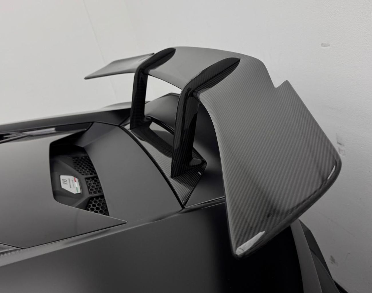 Lamborghini Huracan EVO Coupe RWD 2022 Lamborghini Huracan Evo, Lamborghini Service History, 1 Year Warranty, GCC