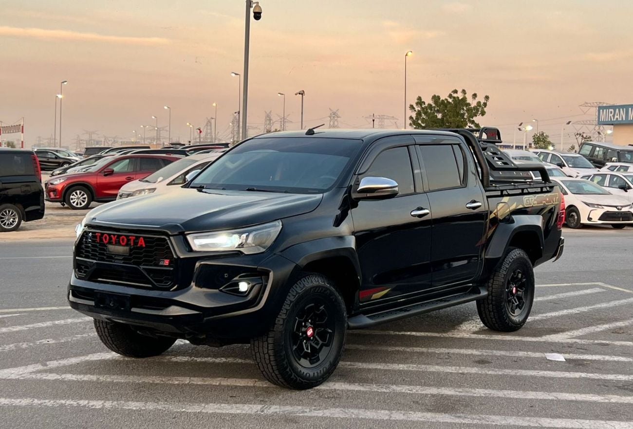 Toyota Hilux SGLX 2021 Toyota Hilux Black Edition - Trunk Cover - 2.7L V4 - GCC - AWD 4x4 - Rear Camera - Le
