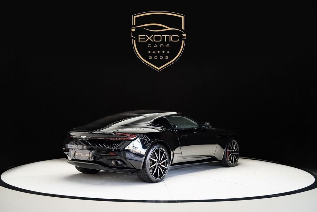 أستون مارتن DB11 Std 4.0L