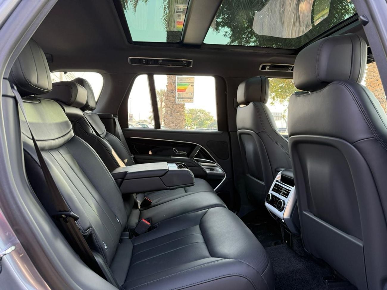 Land Rover Range Rover SE P360 3.0L RANGE ROVER VOGUE SE P360 | BRAND NEW | MODEL: 2025 | GCC SPECS | 5 YEARS WARRANTY AND