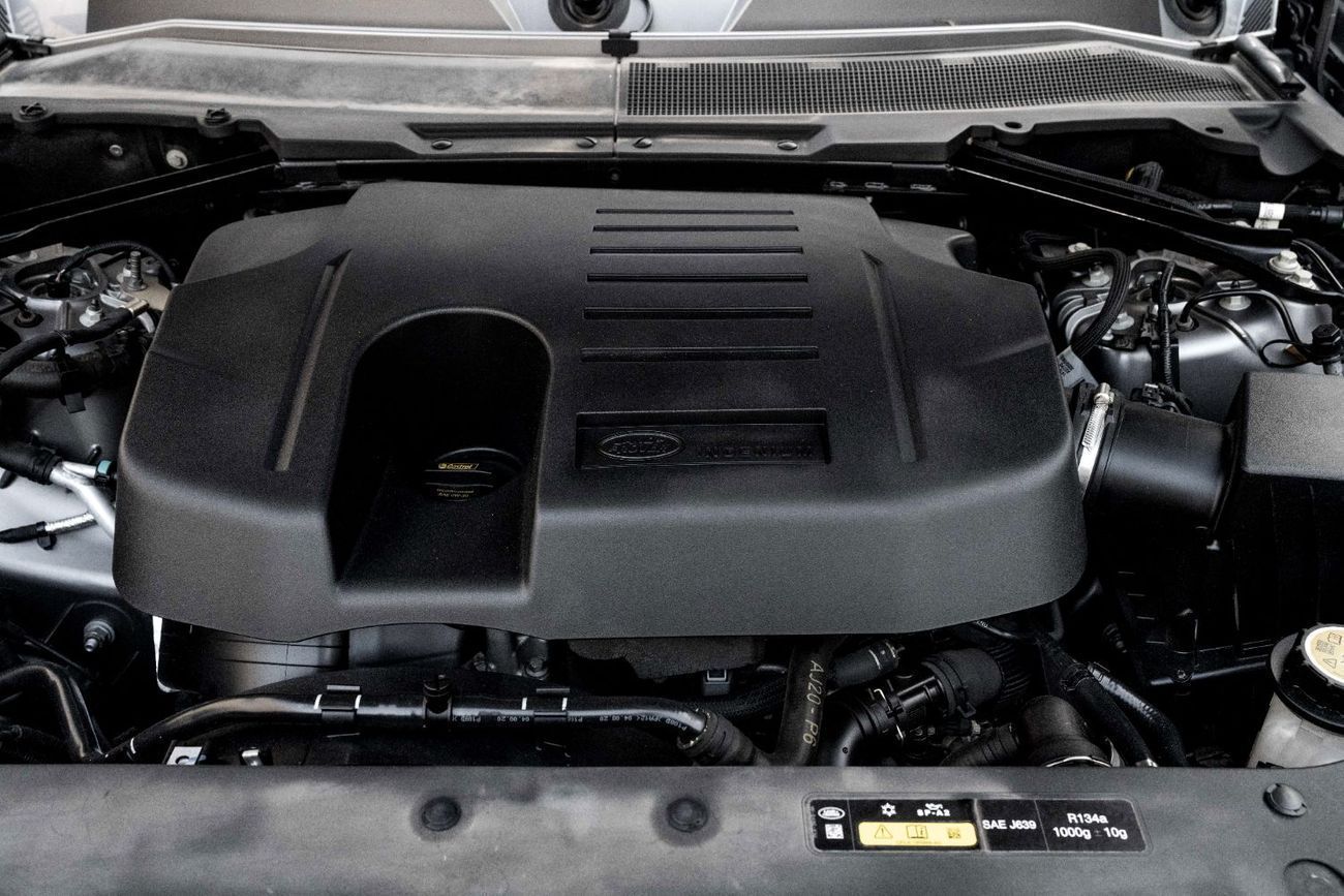 لاند روفر ديفندر Defender P400 SE | 4,642 P.M | 0% Downpayment | Immaculate Condition!