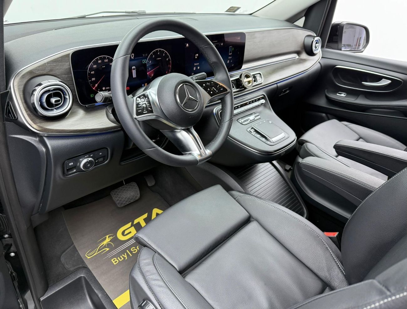 Mercedes-Benz V 300 2025 Mercedes Benz V300, 3 Years Warranty + Service Pack, Full MB Service History, Very Low Km, GCC