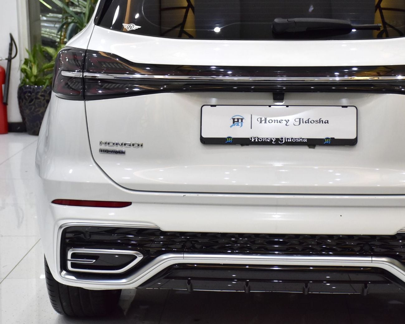 HONGQI HS5 DELUXE EXCELLENT DEAL for our Hongqi HS5 40TD ( 2025 Model ) in White Color GCC Specs
