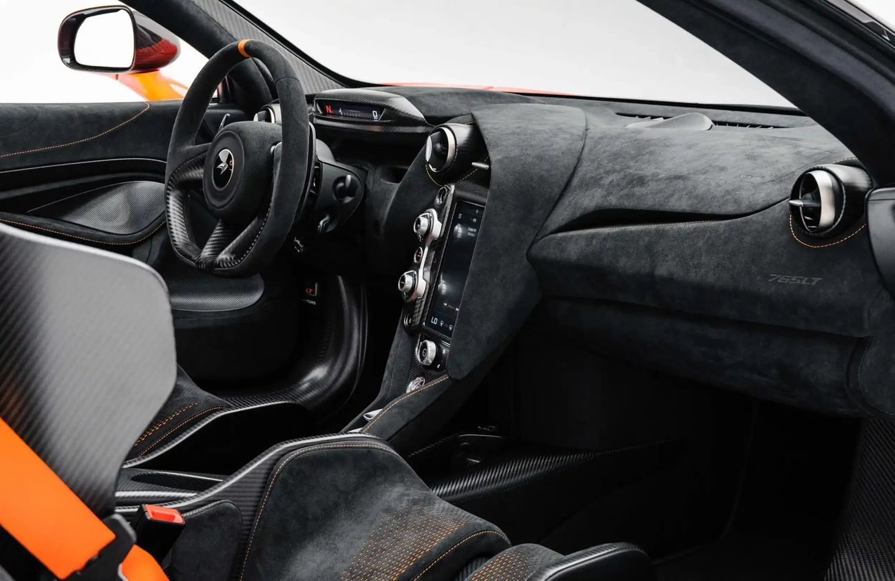 مكلارين 765LT 4.0L twin-turbocharged 8 Cylinder Engine