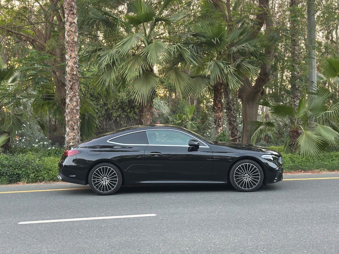 مرسيدس بنز CLE 200 كوبيه  2025 CLE 220d | 2.0L Diesel 4-cylinder | 220 HP | Like New
