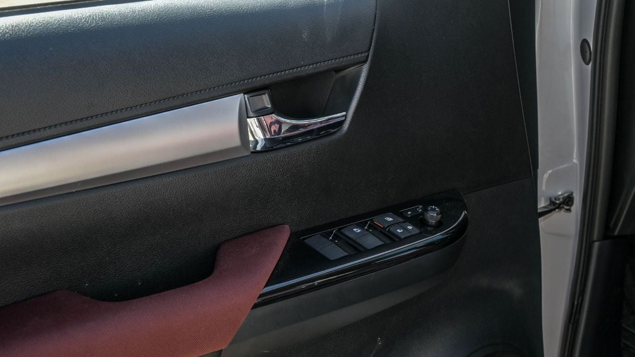 تويوتا هيلوكس GLX 2.7L Double Cab Utility 4WD A/T