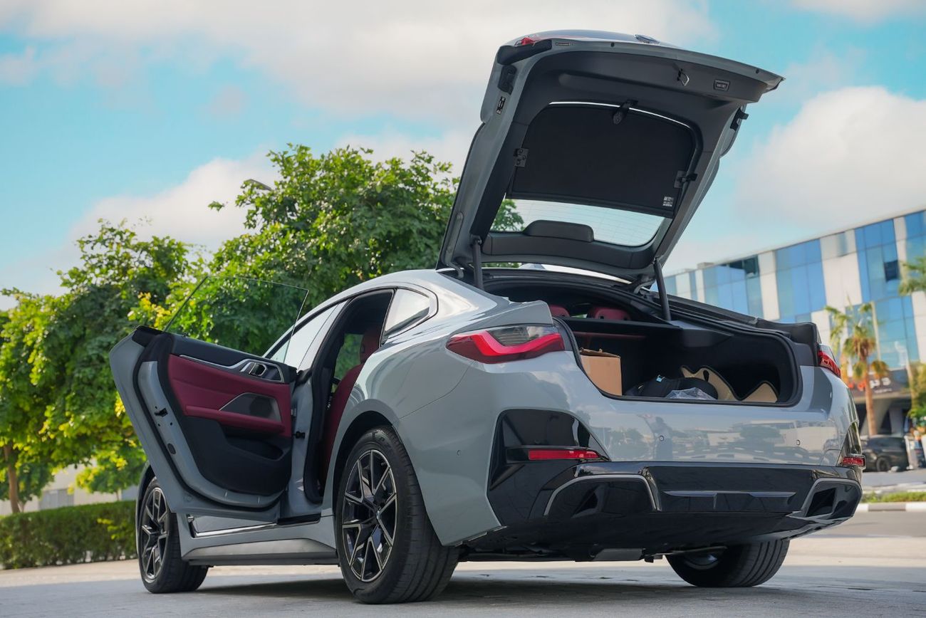 بي أم دبليو i4 2025 BMW i4 e-Drive 40 M-Sport kit RWD Brooklyn Gray 0Km