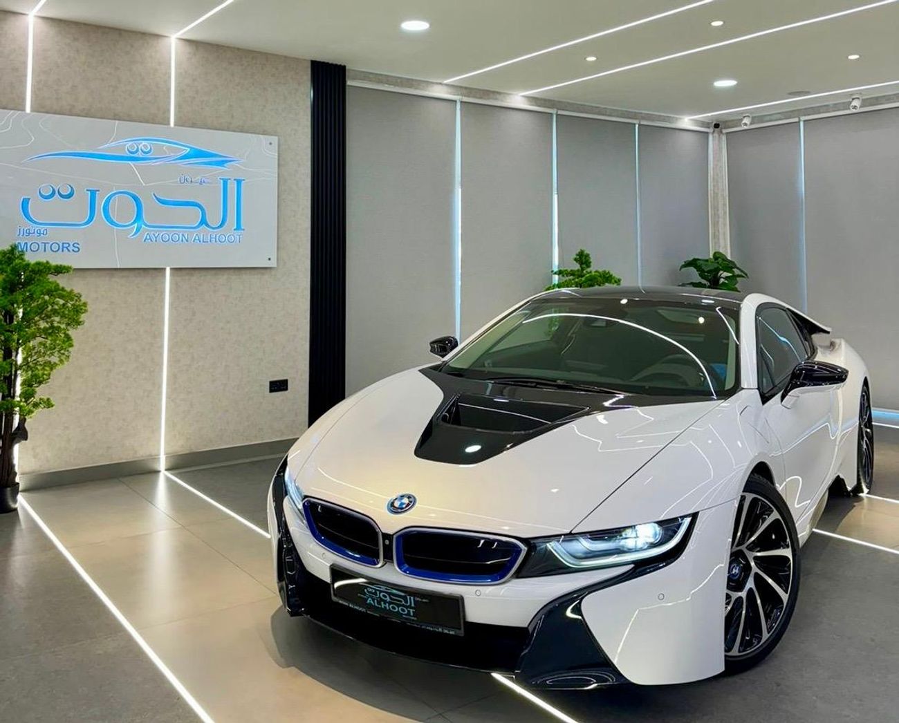 BMW i8 ELITE BMW I8 || GCC II FULLY LOADED || ACCIDENT FREE || VERY LOW MILEAGE || F.S.H BMW