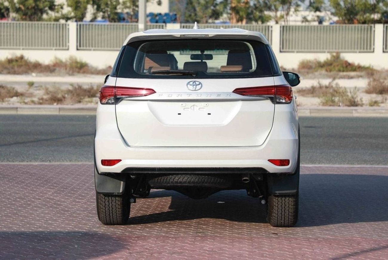 تويوتا فورتونر 2024 TOYOTA FORTUNER LOW 2.4 - PLATINUM WHITE PEARL inside CHAMOIS | Export Only