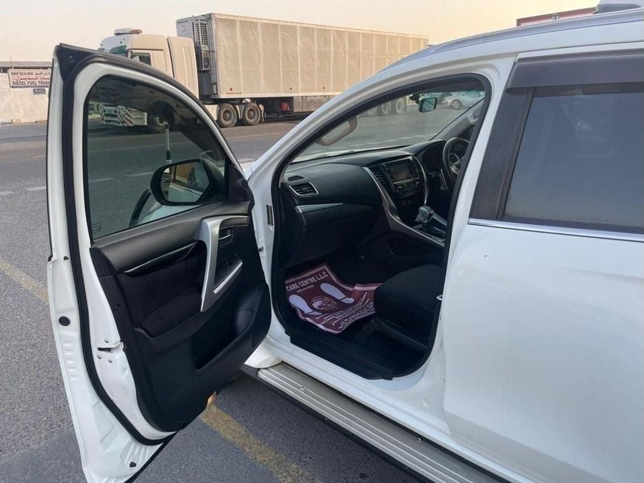 ميتسوبيشي باجيرو Diesel 2.4 Liter Right Hand Drive Automatic 4WD T.V Back Camera