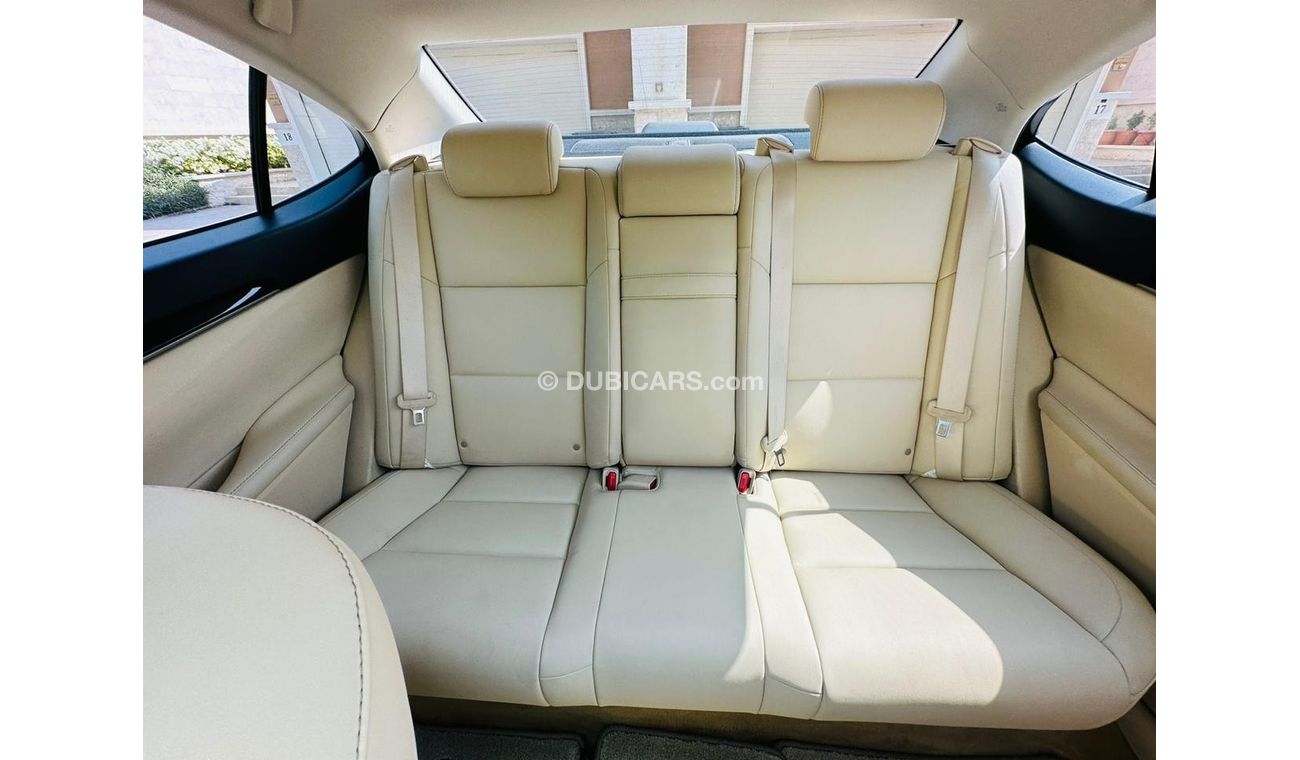 Lexus ES250 Premier 1330 P.M LEXUS ES250 || ORIGINAL PAINT || WELL MAINTIANED || SUNROOF || GCC
