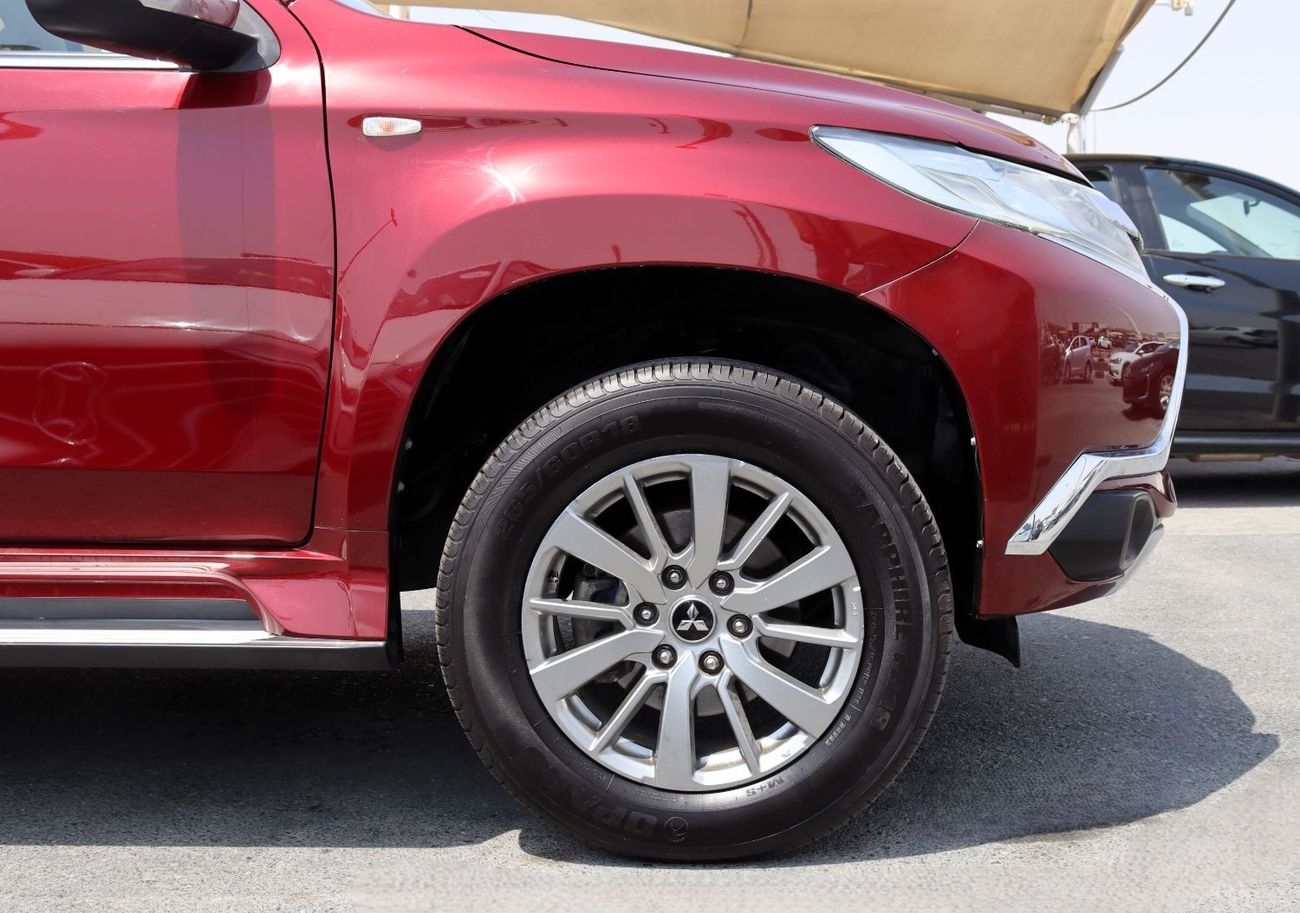 Mitsubishi Montero GLS Top ACCIDENTS FREE - GCC - ORIGINAL PAINT - PERFECT CONDITION INSIDE OUT