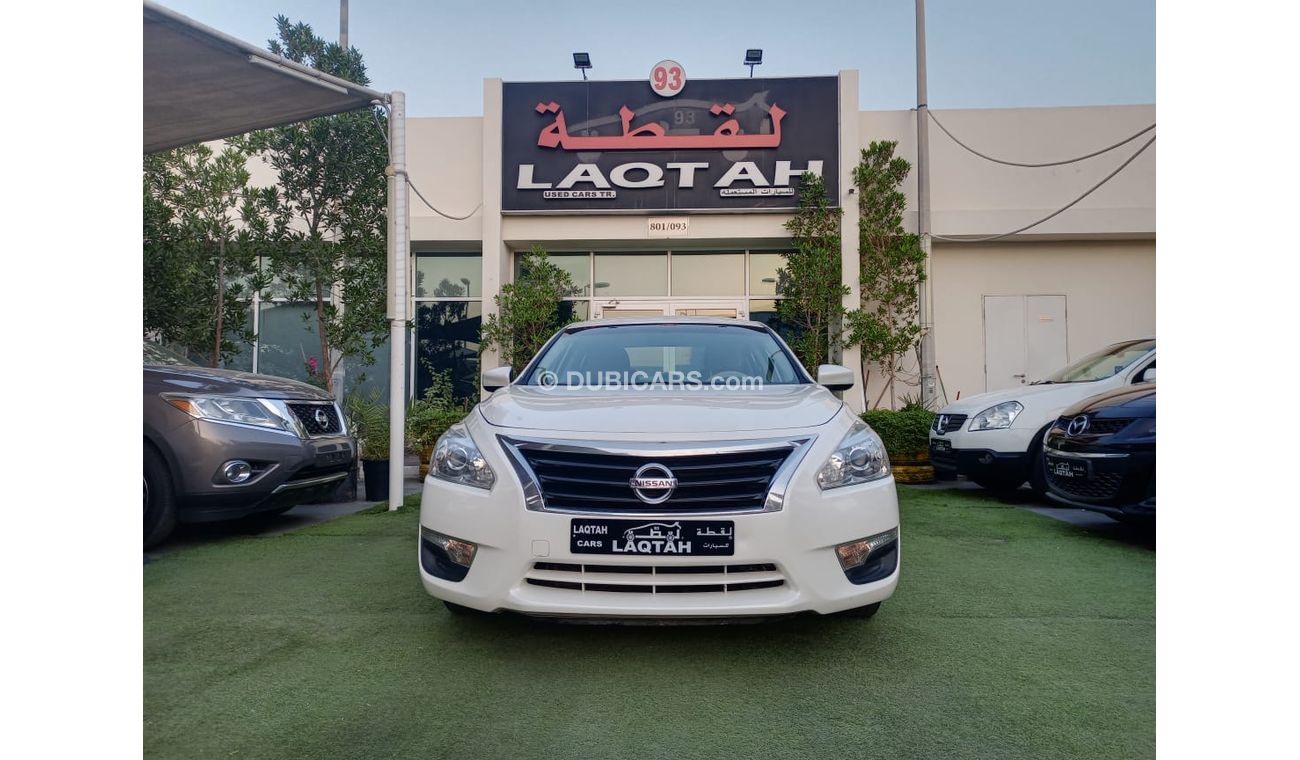 نيسان ألتيما خليجى موديل 2015 لون أبيض داخل بيج مثبت سرعة تحكم رنجات حساسات شاشة بحالة ممتازة لاتحتاج لأى مصاريف
