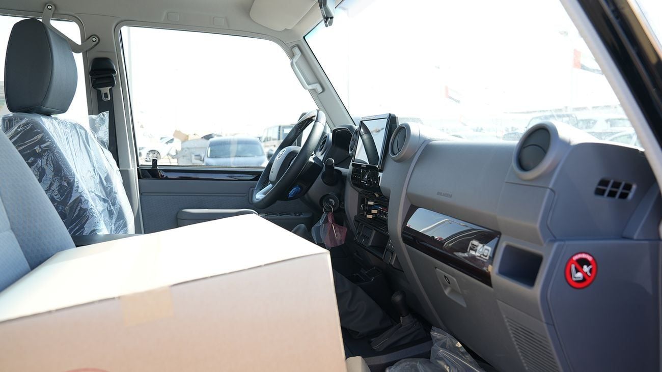 تويوتا لاند كروزر بيك آب تويوتا لاند كروزر هارتوب 5 ابواب 4.0 اسود جير عادي موديل 2025