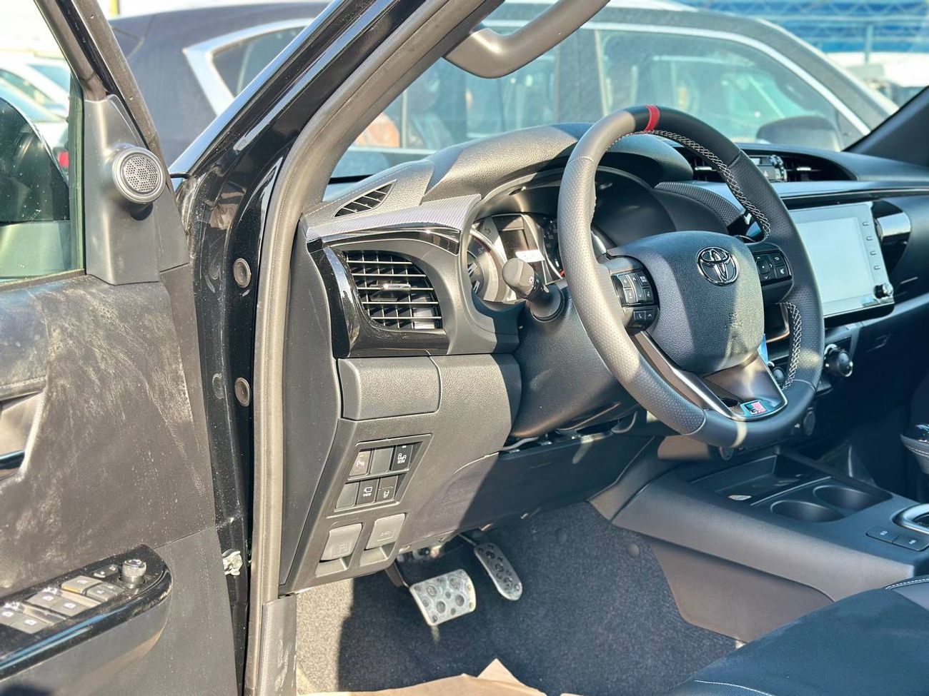 تويوتا هيلوكس GR-S 2.8 لتر 4X4 ديزل أوتوماتيك // 2026 // كاملة المواصفات مع مشغل DVD وكاميرا 360 درجة، ونظام مراقب