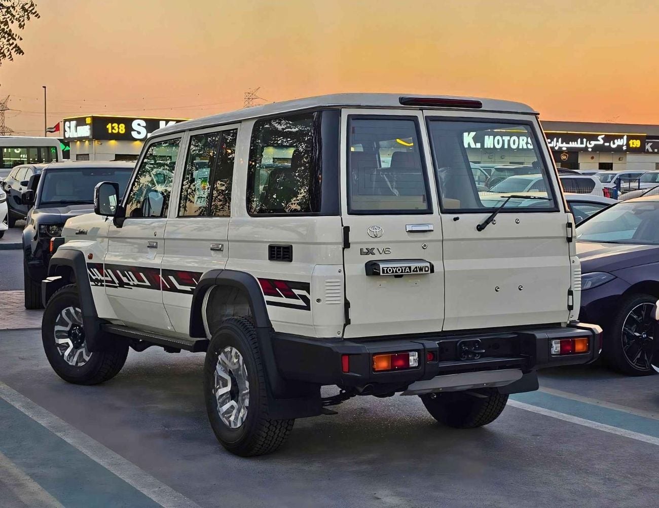 تويوتا لاند كروزر 70 LX LC76 5 DOORS / 4.0L V6 PETROL A/T / LEATHER SEATS / DVD+CAMERA/PWR WINDOWS & LOCKS (CODE#H76PAF)