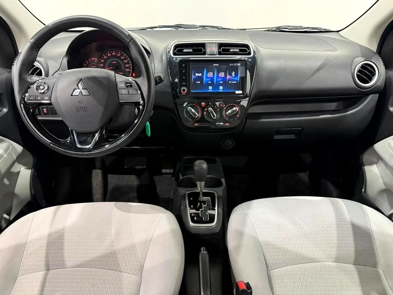 ميتسوبيشي اتراج جي إل إكس GCC / Official Dealer Warranty