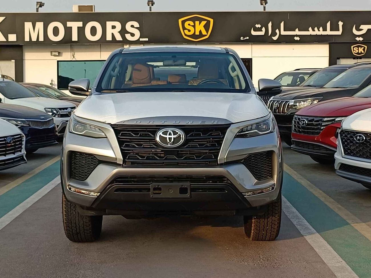 Toyota Fortuner DIESEL, 2.4L V4 / SC 8 AUDIO DISPLAY / MANUAL A.C / "17" STEEL WHEELS / 4X4 (CODE # FD24B)