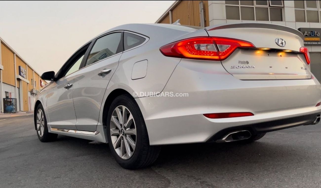هيونداي سوناتا هيونداي سوناتا ليميتد فول اوبشن السنة : 2017 2.4 رمادي حالة ممتازة سيارة سيدان 97 تصدير يمكن تصديرها