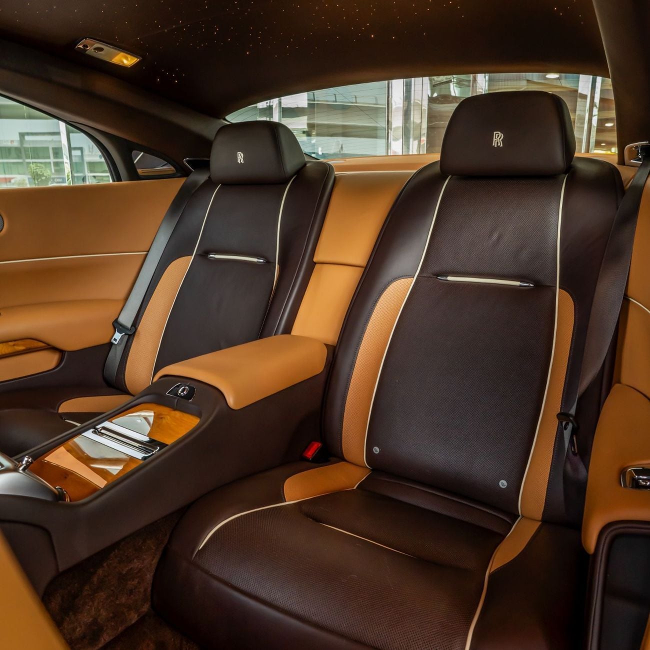 Rolls Royce Wraith STD 2017 | ROLLS ROYCE WRAITH | 3 BUTTONS | STAR LIGHT | 45,000KM | GCC