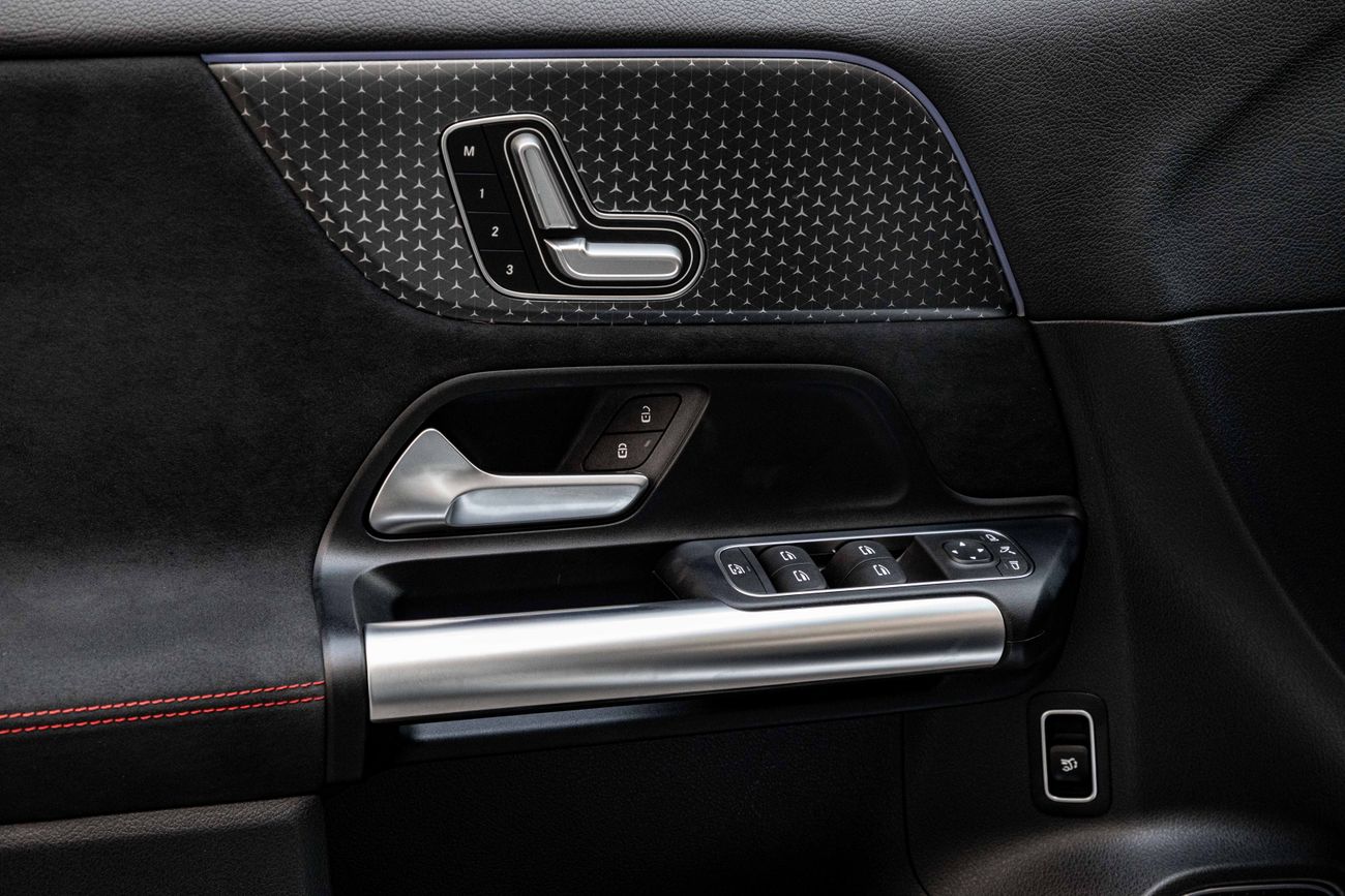 مرسيدس بنز EQB 350 EQB 350 AMG | 3,525 P.M | 0% Downpayment | AGENCY WARRANTY/SERVICE!