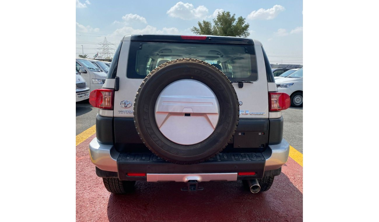 Toyota FJ Cruiser TOYOTA FJ CRUISER 4.0L AWD MODEL 2021 WHITE COLOR