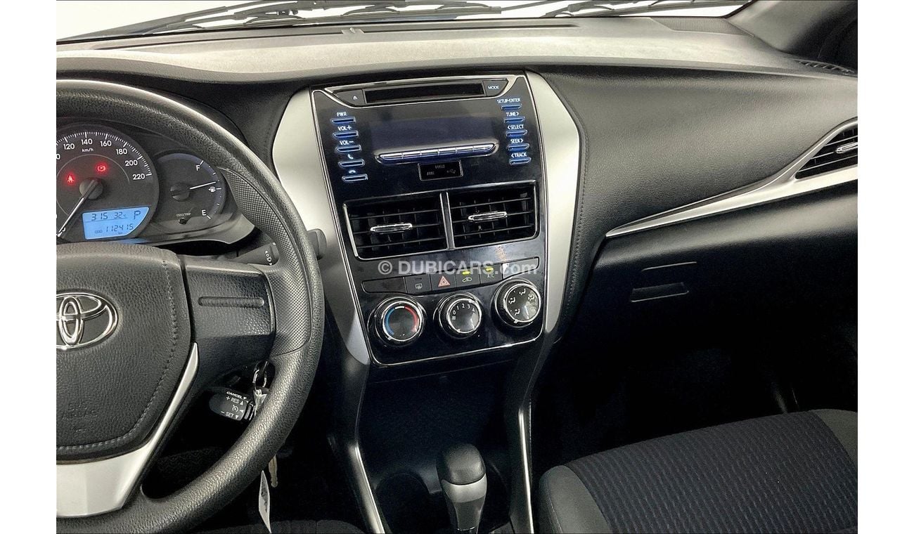 Toyota Yaris SE / E
