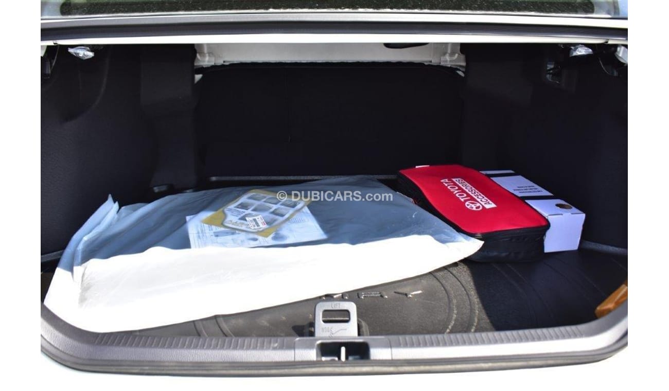 Toyota Camry LE Hybrid 2.5L E-CVT