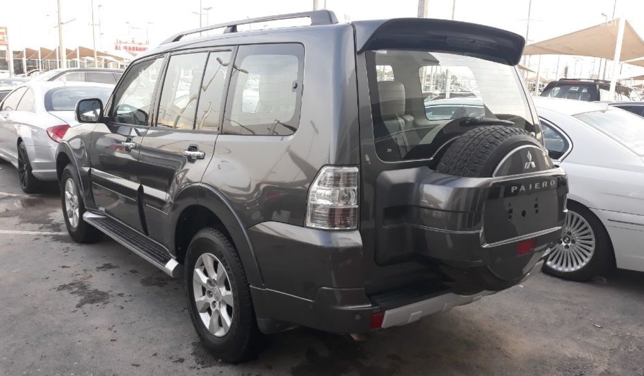 Mitsubishi Pajero 2013 Gulf Specs Full options Sunroof Leather interiors