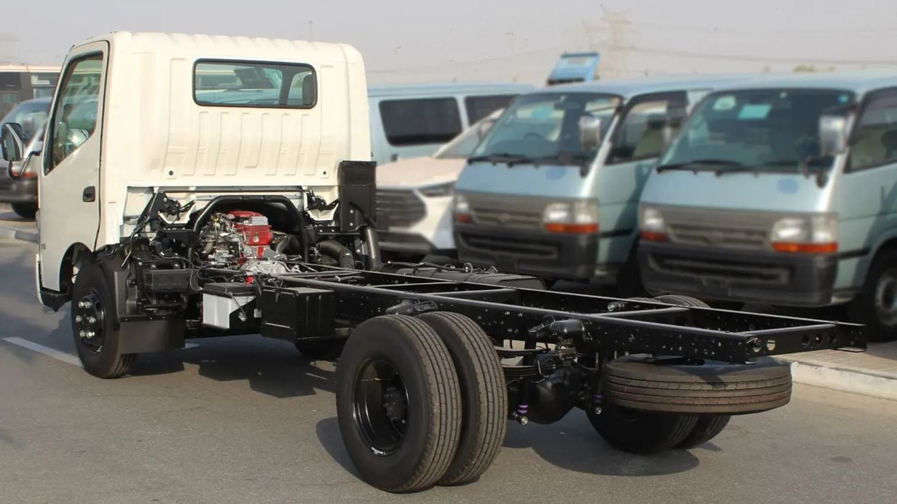 هينو 300 XZU 710L 6.5 TON 300S Wide cab 4X2 (Only Export)