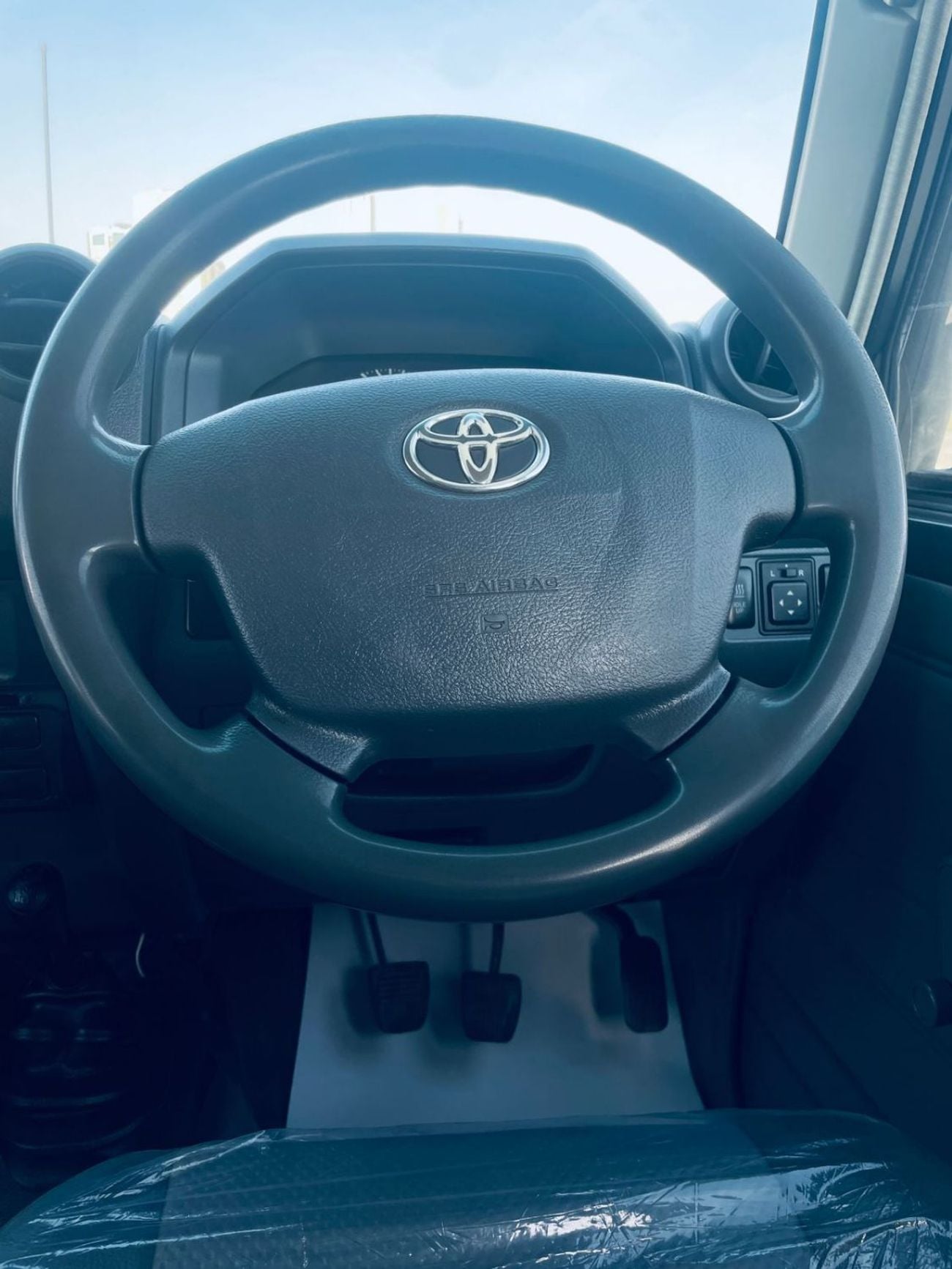 Toyota Land Cruiser Pick Up FUEL DIESEL ,4500 CC .RIGHT HAND DRIVE ,DOUBALE CAB