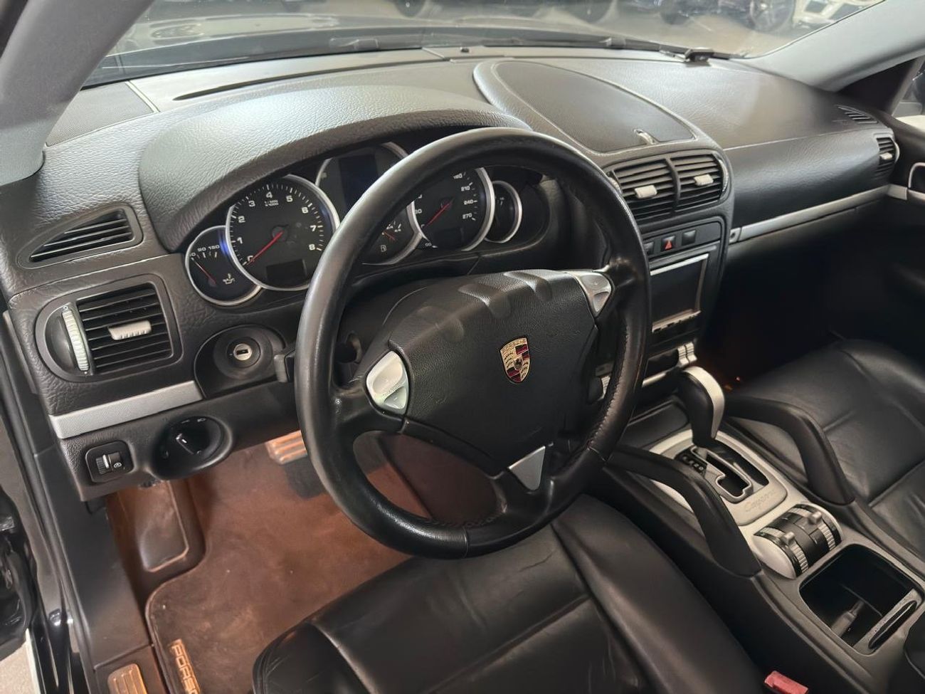 بورش كايان PORSCHE CAYENNE S 2006 4.5L | ROOF-MOUNTED LIGHT BAR | BLACK LEATHER SEATS | OFF-ROAD CUSTOMISED