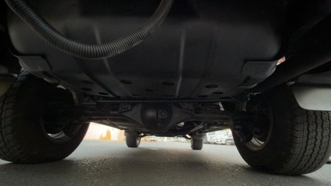 تويوتا برادو OFF ROAD MODIFIED | 3.0L | MANUAL TRANSMISSION | AIR SNORKEL | LEATHER SEATS |