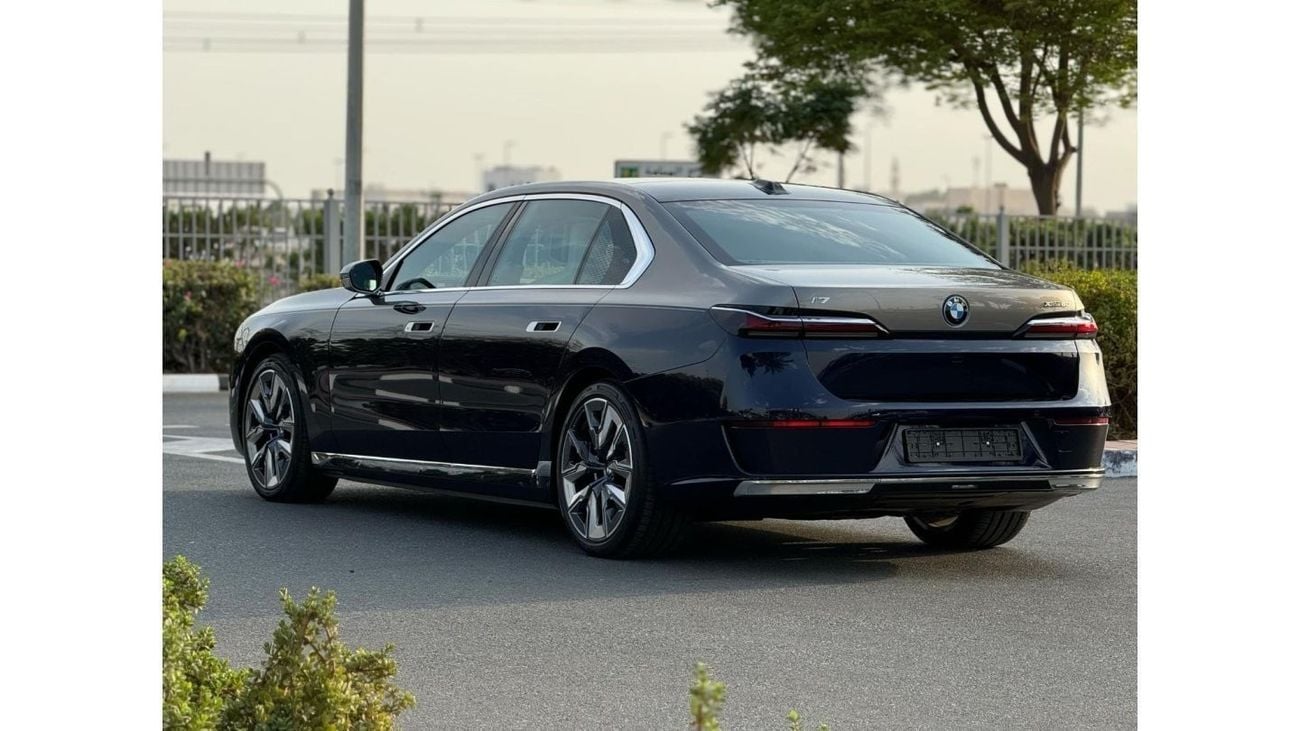 BMW i7 GCC SPEC UNDER WARRANTY AND SERVICE CONTRACT