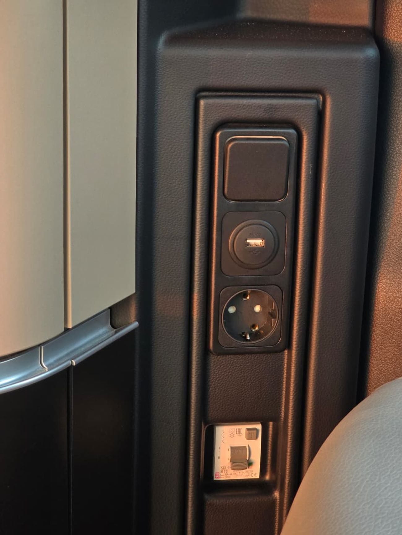 مرسيدس بنز V 250 4MATIC | 2019 | DIESEL | 2KEYS | ORGINAL PAINT | CAR IS READY FOR CAMPING |