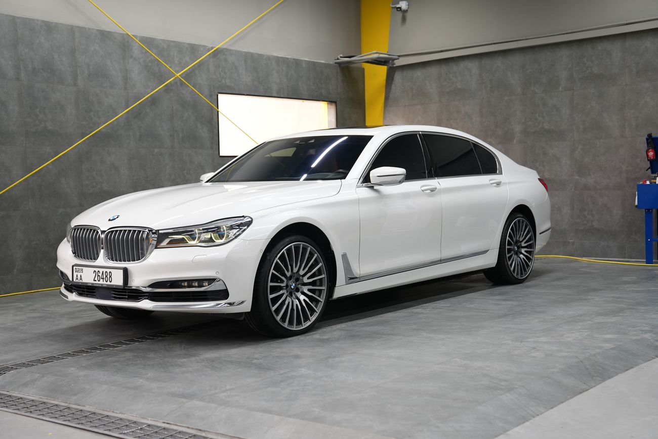 بي أم دبليو 750Li Luxury 4.4L (443 HP)