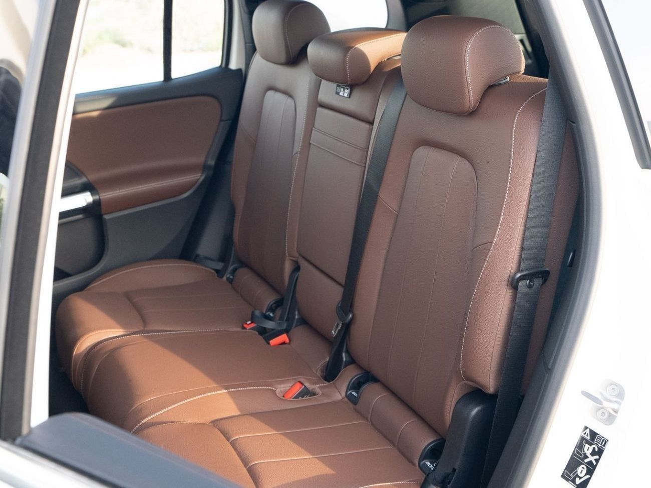 Mercedes-Benz GLB 200 2025 MERCEDES BENZ GLB 200 DYNAMIC 1.3 - WHITE inside BROWN | Export Price